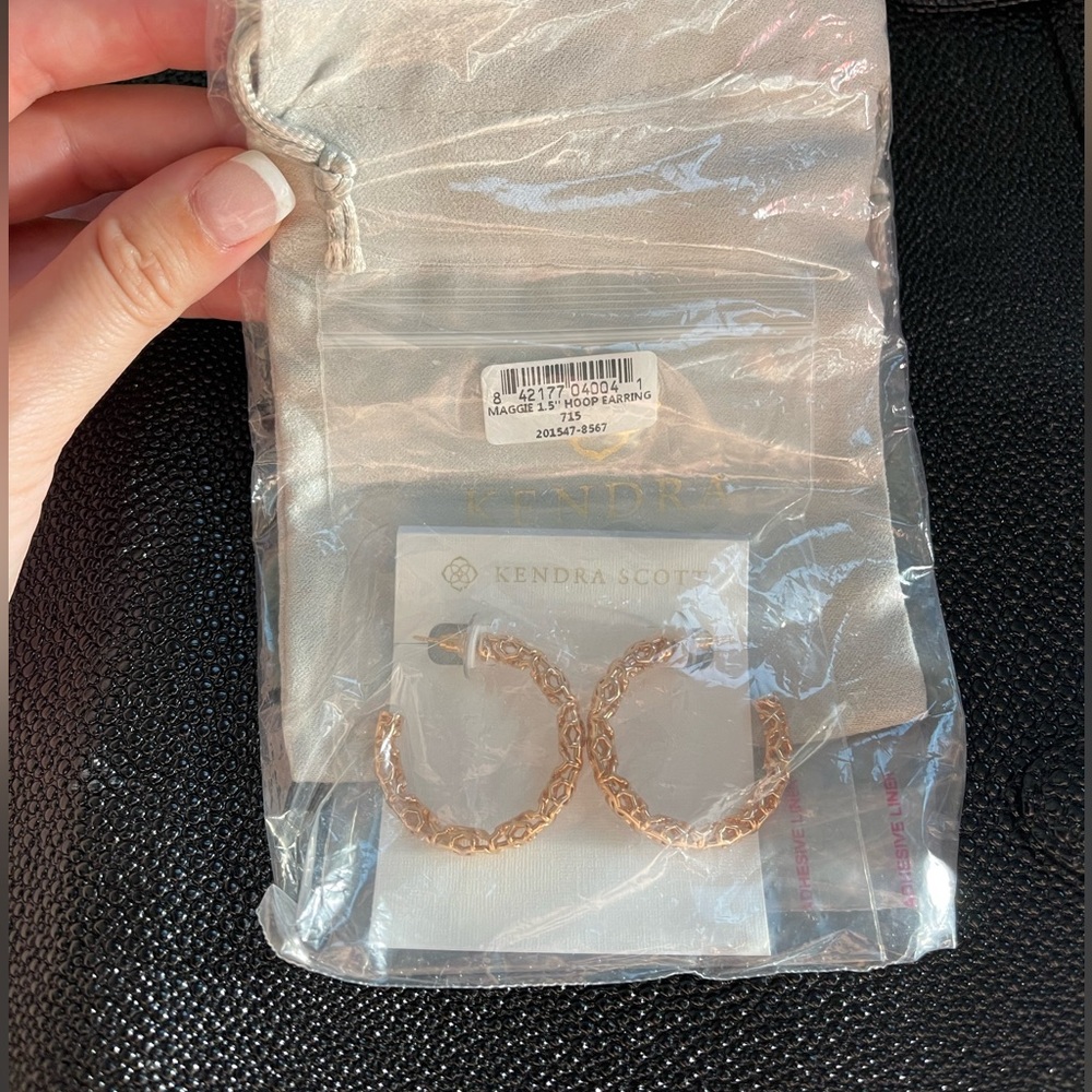 Kendra Scott Maggie Hoops